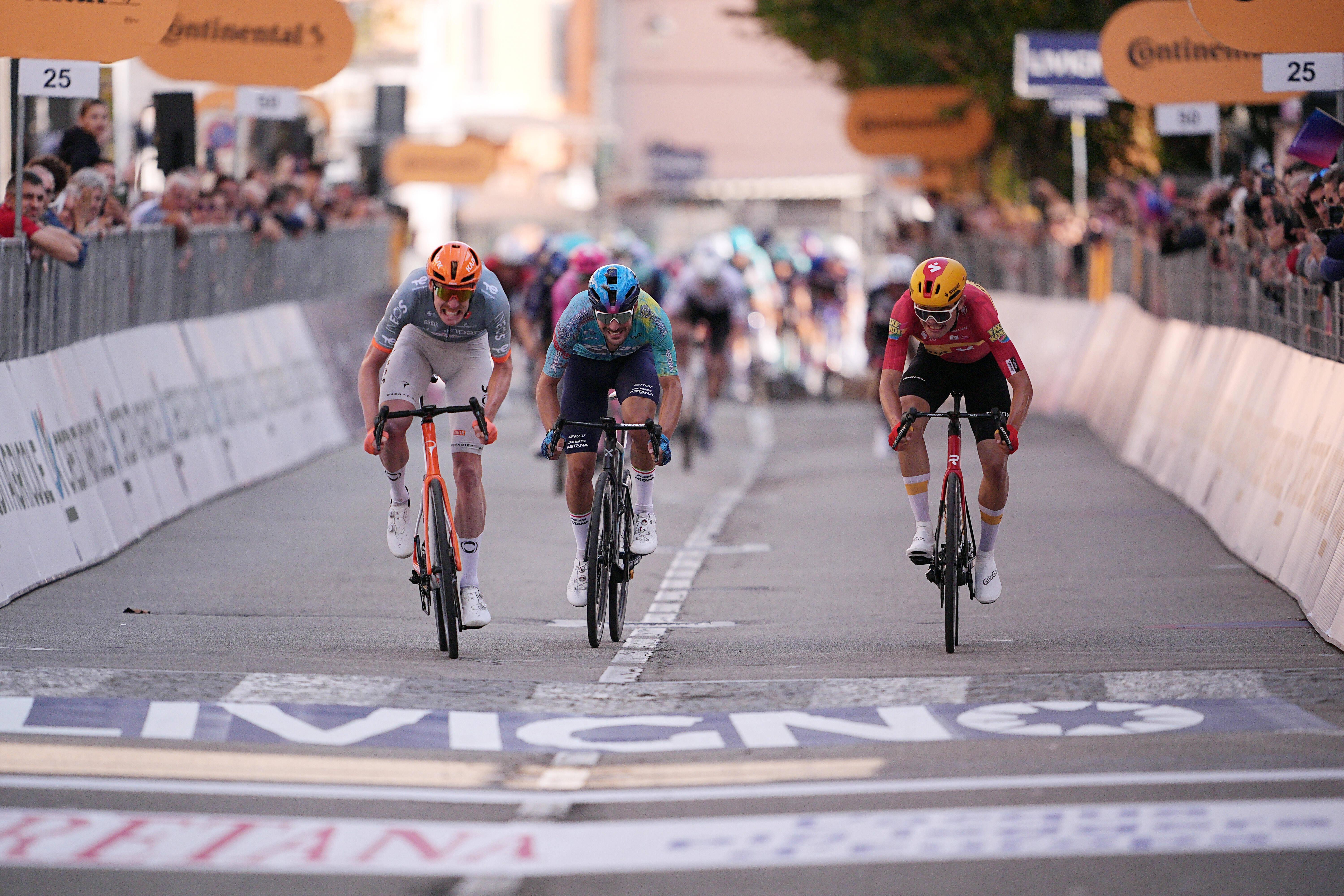 Francês Dorian Godon venceu ao sprint a clássica italiana Gran Piemonte; Afonso Eulálio chegou logo a seguinte