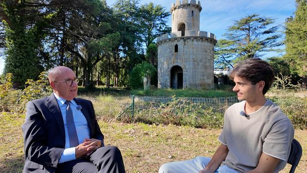 Entrevista decorreu em frente ao Torreão de Nicolau Nasoni - Foto: A BOLA