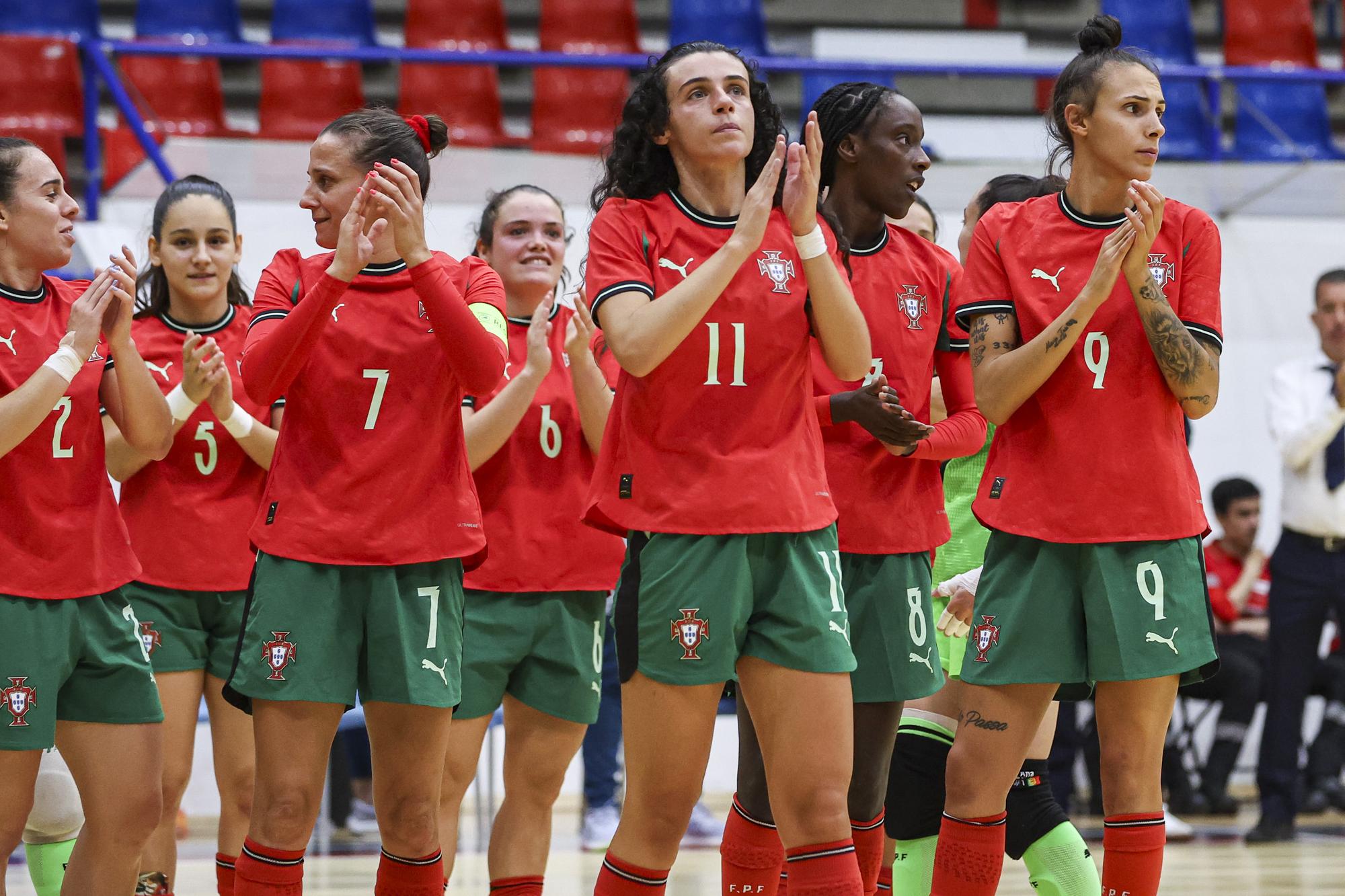 Jogadoras portuguesas agradecem apoio em Oliveira de Azeméis (Foto FPF)