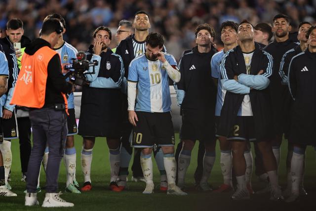 Messi emocionado no adeus à Argentina