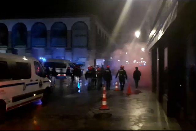 Polícia acaba com a festa dos adeptos do Benfica (vídeo)