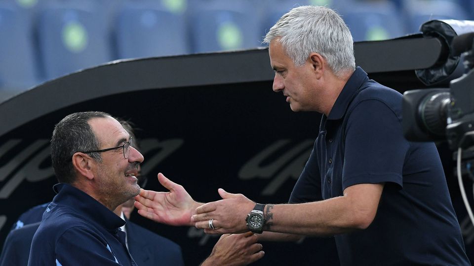 Sarri 'pica' Mourinho antes do dérbi