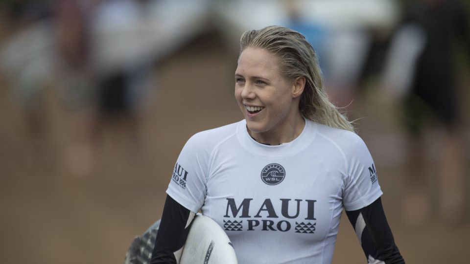 Novo recorde do mundo feminino de onda surfada
