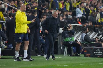 José Mourinho castigado após arrasar arbitragem e futebol turco