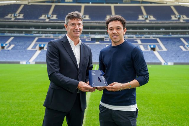 Liga premeia gesto de 'fair play' de Pepê no jogo do FC Porto