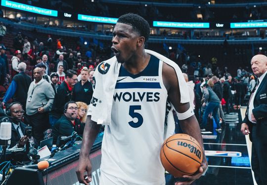 NBA: Anthony Edwards brilha na vitória dos Wolves, Bucks quebram ciclo