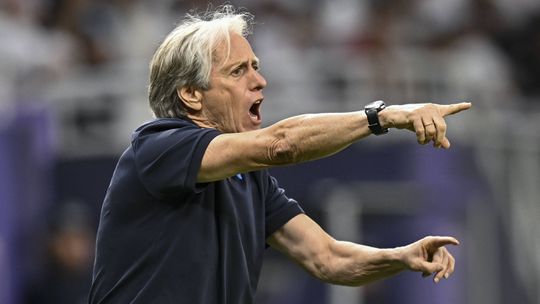 Jorge Jesus escorrega pela primeira vez na Champions asiática