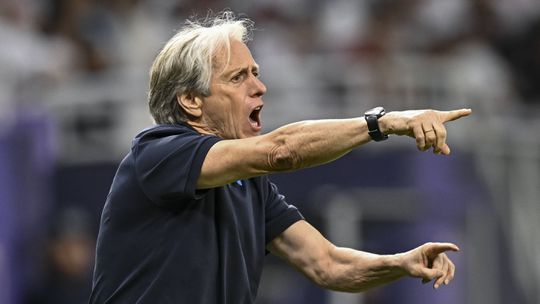 Jorge Jesus escorrega pela primeira vez na Champions asiática