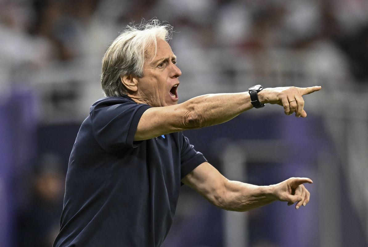 Jorge Jesus escorrega pela primeira vez na Champions asiática