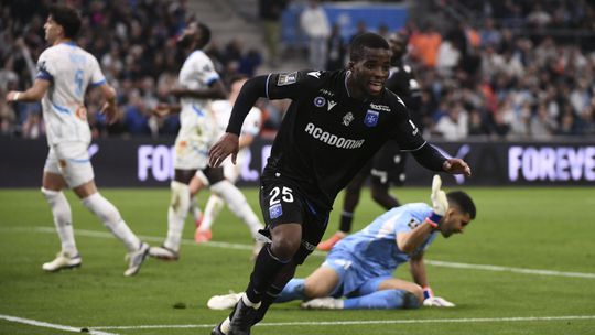 Marselha surpreendido no Velódromo pelo Auxerre