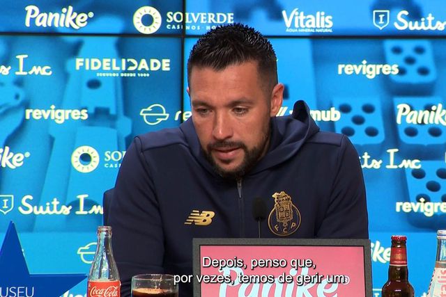 Farioli sem papas na língua: «Todos querem deitar abaixo o FC Porto»