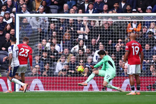 Tottenham e Manchester United empatam em jogo louco até ao fim