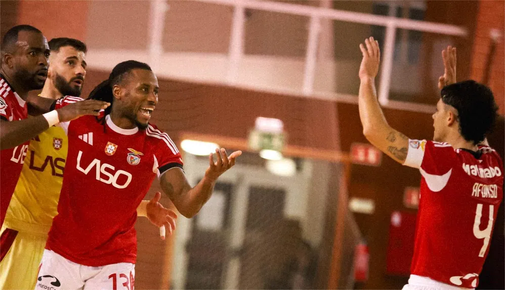 Benfica escapa à morte! Eléctrico em choque