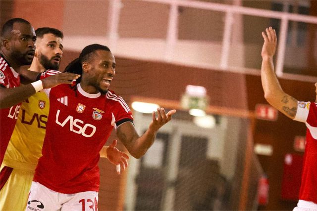 O Benfica celebrou mais uma vitória, esta sofrida, que lhe permite chegar à liderança isolada da Liga de futsal. Foto: SL Benfica