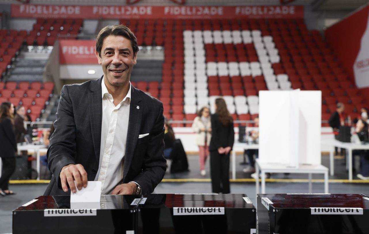 Rui Costa foi o primeiro candidato a votar nas Eleições do Benfica de 8 de novembro - Foto: SL Benfica