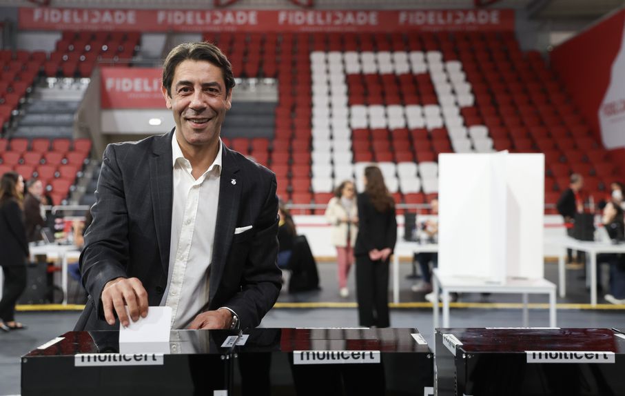 Rui Costa foi o primeiro candidato a votar nas Eleições do Benfica de 8 de novembro - Foto: SL Benfica