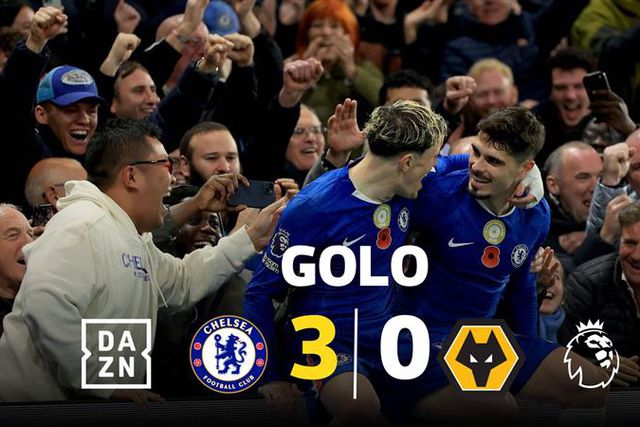 Pedro Neto marca à ex-equipa, mas metade do golo é de Garnacho