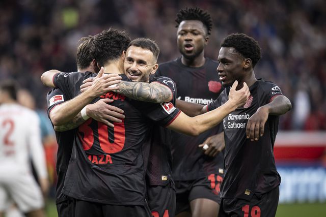 Bayer Leverkusen a celebrar um dos seis golos marcados ao Heidenheim