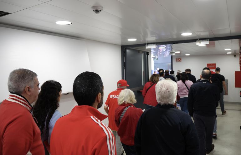 Fila de sócios para votar nas Eleições do Benfica de 8 de novembro - Foto: SL Benfica