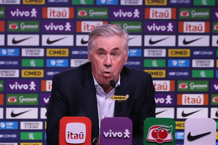 Ancelotti: Neymar devia jogar a falso nove