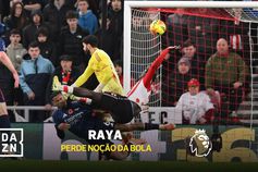 Raya evita o golo e.. esquece-se da bola