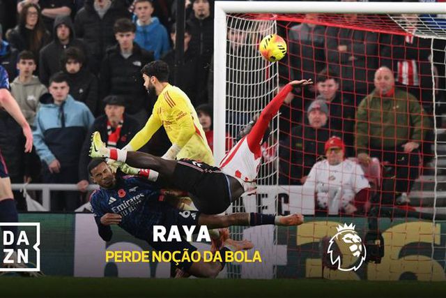 Raya evita o golo e.. esquece-se da bola