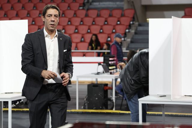 Rui Costa foi o primeiro candidato a votar nas Eleições do Benfica de 8 de novembro - Foto: SL Benfica