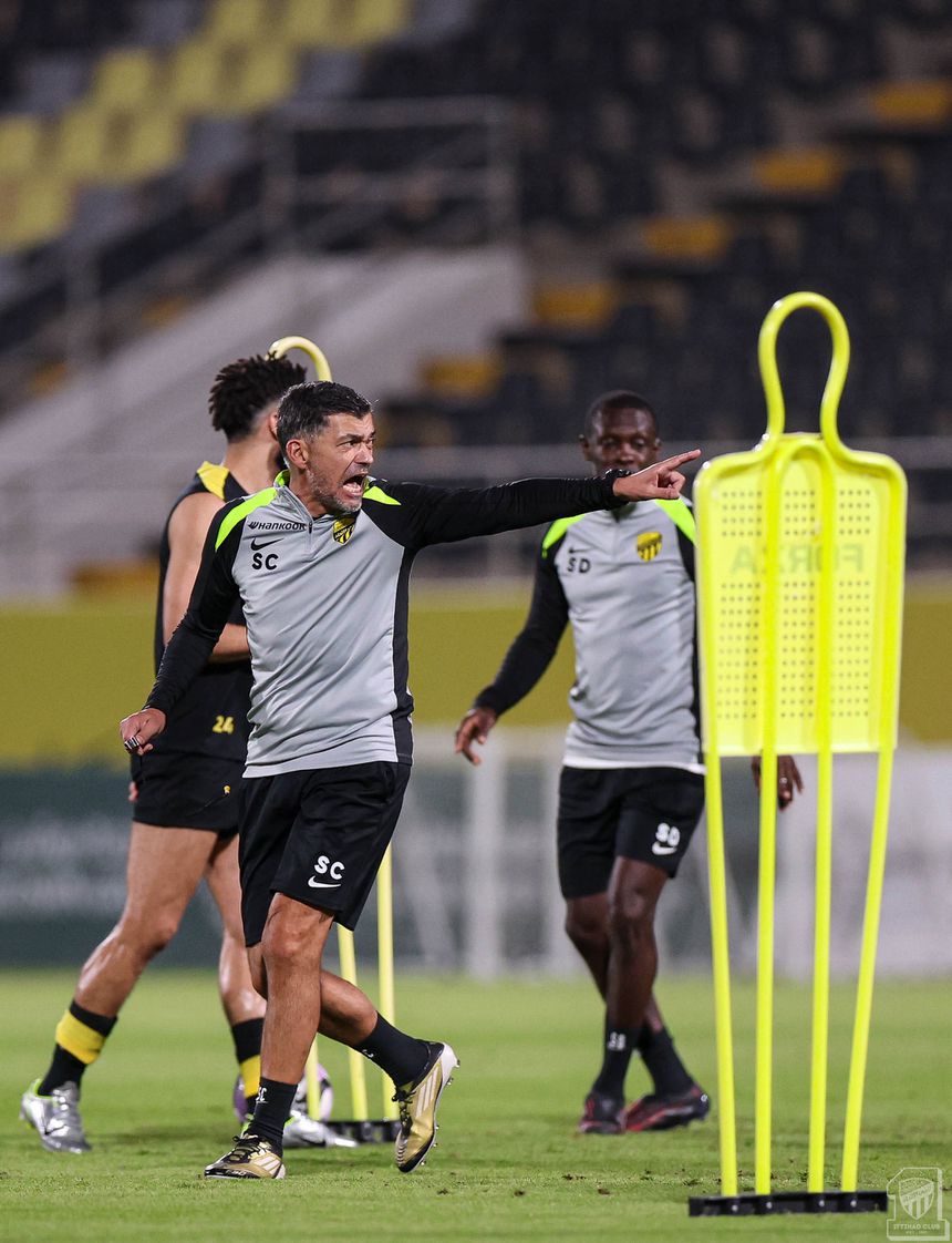 Sérgio Conceição, treinador do Al Ittihad, em sessão de treino - Foto: Al Ittihad
