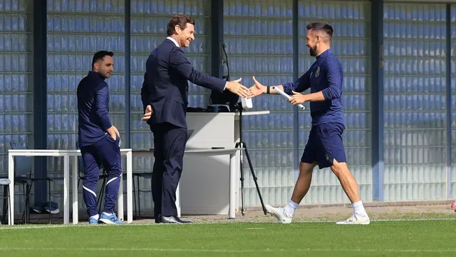 As imagens da preparação do FC Porto para o jogo de Famalicão (com Villas-Boas a ver)