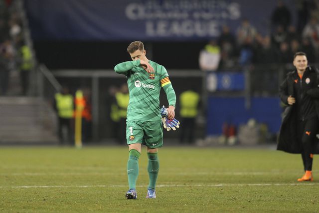 Barcelona confirma operação «com sucesso» de Ter Stegen