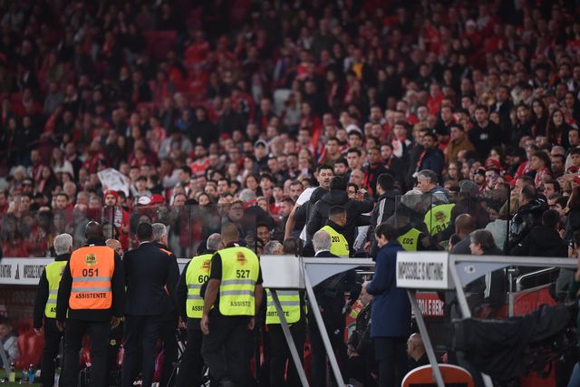Adeptos tentaram invadir garagem da Luz