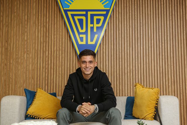 Estoril aposta no futuro e segura goleador dos sub-23 até 2026