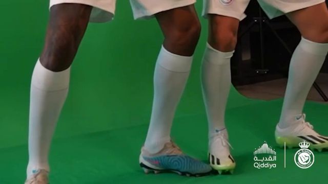 Talisca e Alex Telles dançam para mostrar novo equipamento do Al Nassr