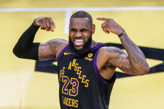 Era um concurso? Três triplos seguidos de LeBron a desafiar os limites (vídeo)