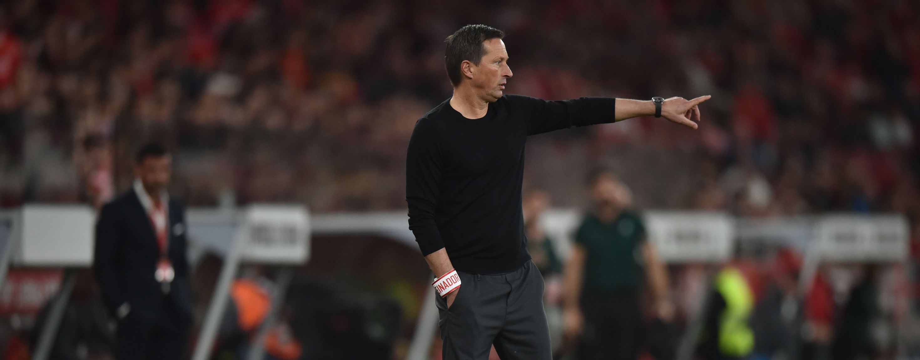 Roger Schmidt: «Se não respeitam o treinador, fiquem em casa!»