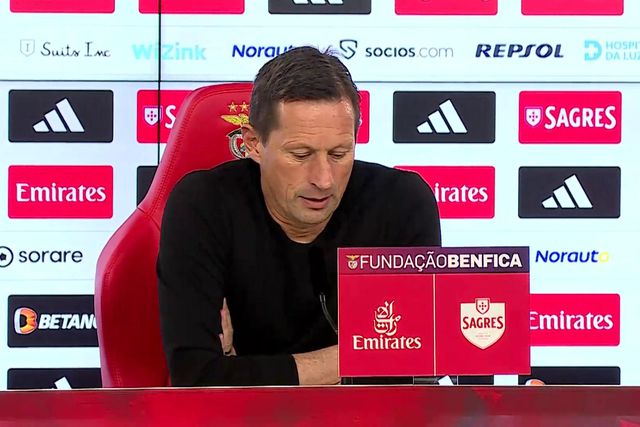 «Se o clube precisa de um treinador que faça as substituições que os adeptos querem eu saio»