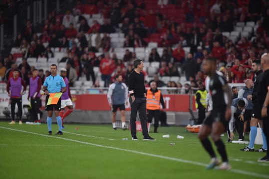 Monumental assobiadela a Schmidt após substituições (vídeo)