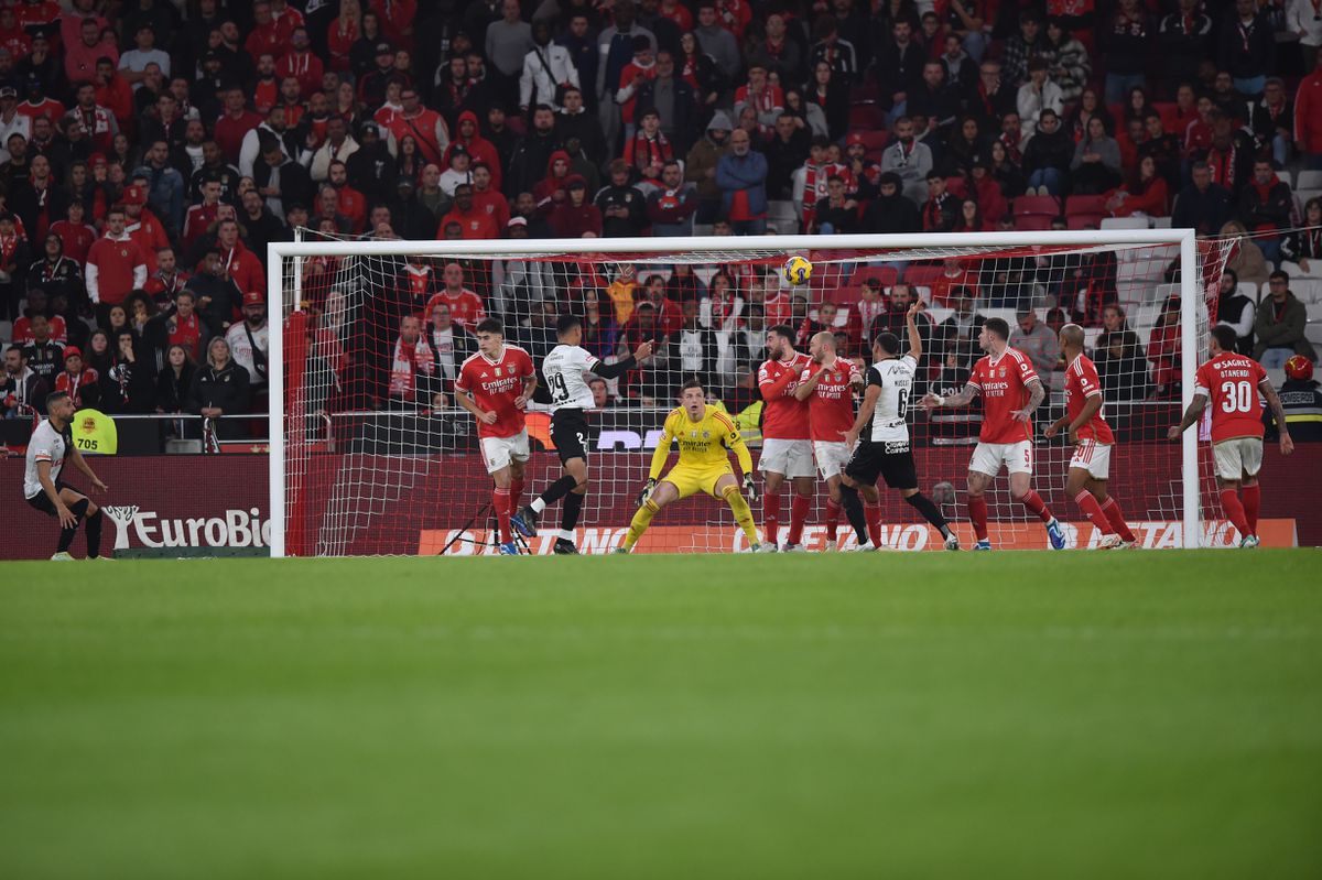 Benfica volta a empatar no campeonato, agora frente ao Farense