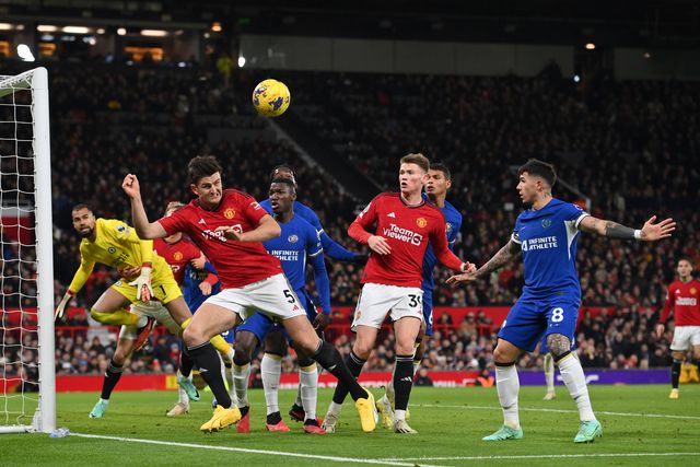 Maguire é eleito jogador de novembro na Premier League e entra em grupo restrito