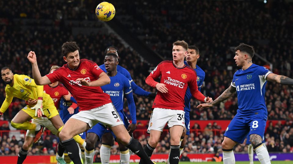 Maguire é eleito jogador de novembro na Premier League e entra em grupo restrito