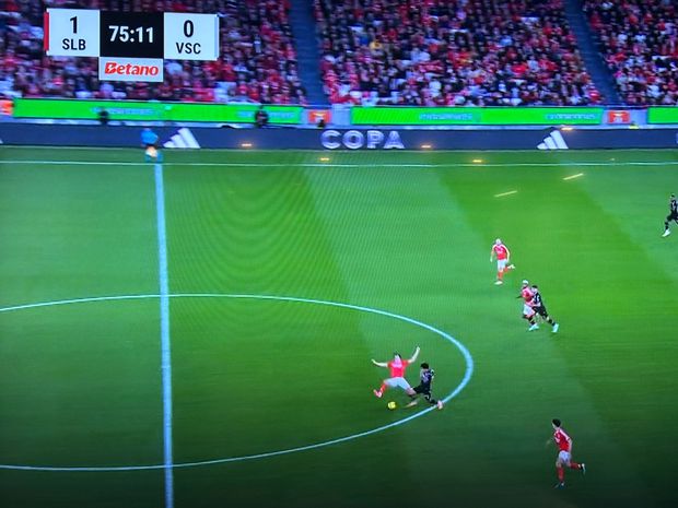 O fantástico corte de Carreras frente ao V. Guimarães