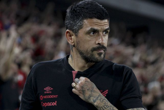 Athletico Paranaense de Lucho González desce à Serie B 13 anos depois