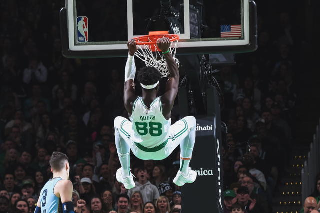 Neemias Queta marca seis pontos e Celtics arrasam Wizards