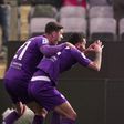 Fiorentina vence com direito a homenagem a Bove (vídeo)