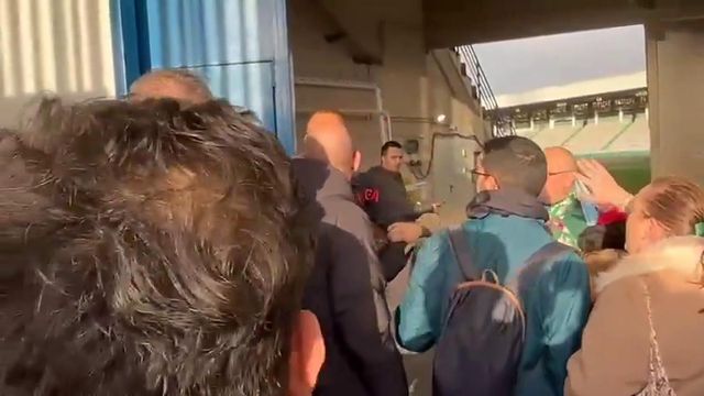 Bebé discute com adeptos do Racing de Ferrol após goleada sofrida