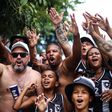 Samba, cerveja e churrasco: a festa dos adeptos do Botafogo em dia decisivo (vídeos)