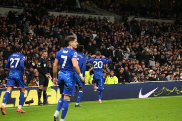 Cucurella escorregou, mas foi o Tottenham que tombou frente ao Chelsea