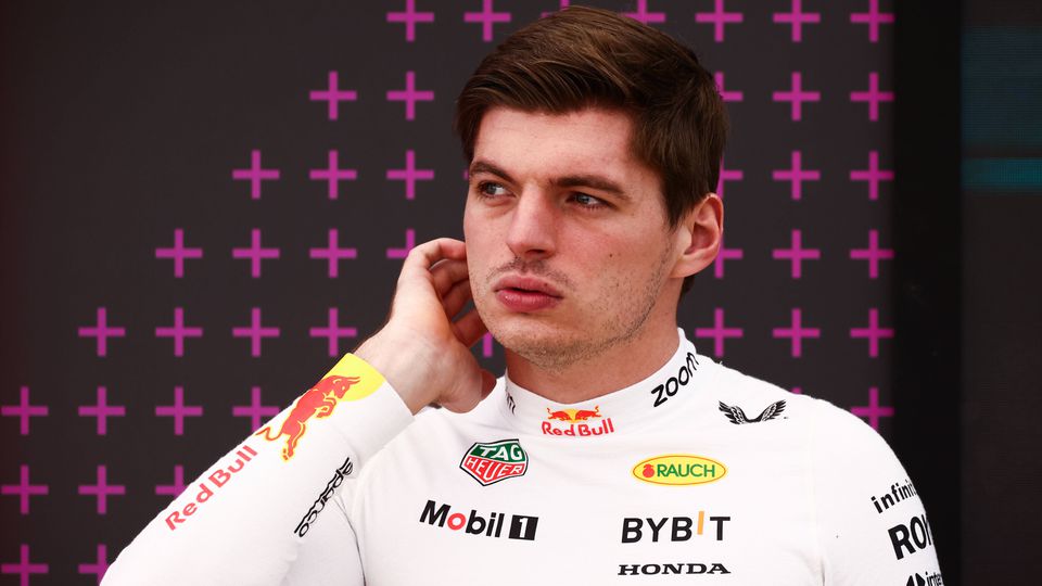 Verstappen 'atira-se' à FIA após sanção: «Idiotas estúpidos»