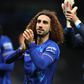 Cucurella pede desculpa ao Chelsea e atira as chuteiras para… o lixo