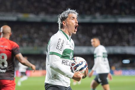 Josué apontou sete golos em 41 jogos no Coritiba em 2025